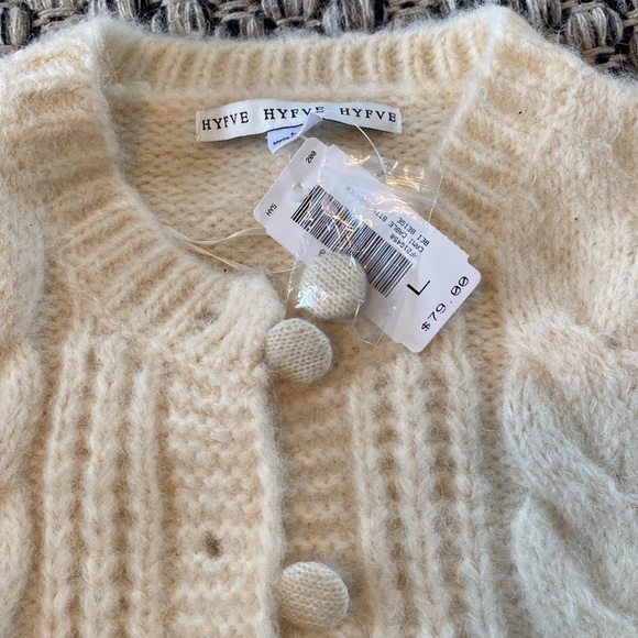 Luxury knit cream cardigan. - Picture 4 of 7
